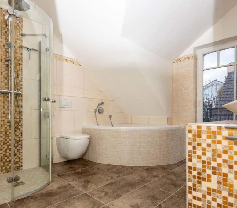 Phantastisches Haus Mit Pool Direkt In Muenchen Экстерьер фото